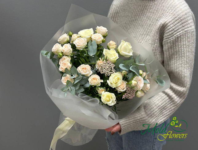 Bouquet of White and Cream Roses photo